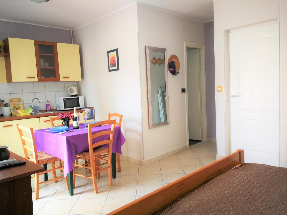 פיישצ'נה אובלה Apartments Bilic With Garden & Swimming Pool - 50M From The Beach מראה חיצוני תמונה