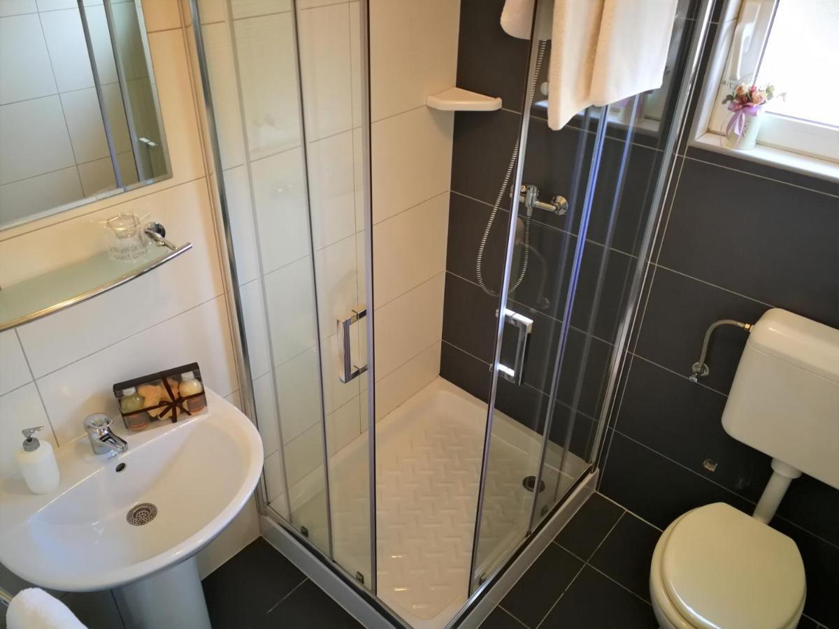 פיישצ'נה אובלה Apartments Bilic With Garden & Swimming Pool - 50M From The Beach מראה חיצוני תמונה
