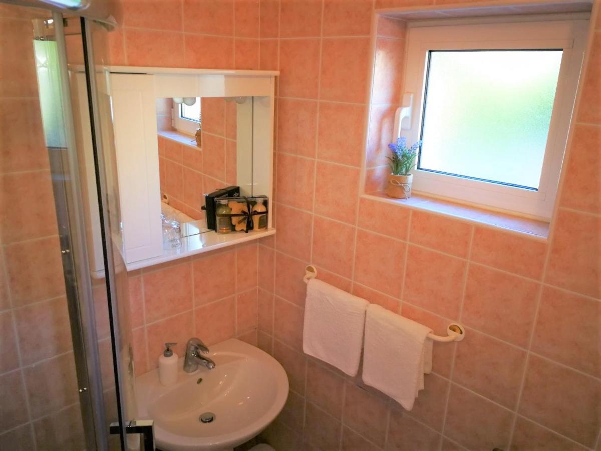 פיישצ'נה אובלה Apartments Bilic With Garden & Swimming Pool - 50M From The Beach מראה חיצוני תמונה