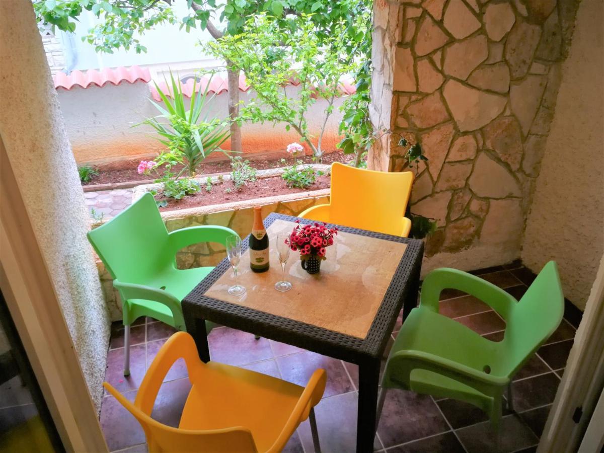 פיישצ'נה אובלה Apartments Bilic With Garden & Swimming Pool - 50M From The Beach מראה חיצוני תמונה